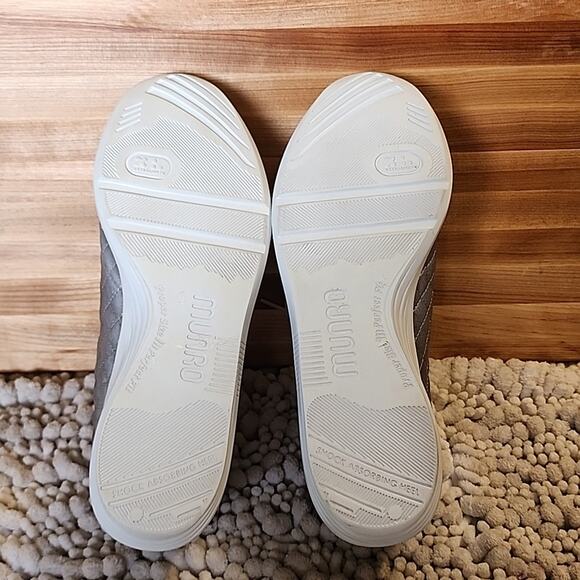 MUNRO EMMIE SILVER QUILTED LACE-UP SNEAKERS WOMAN SIZE 9.5 NWOB - Picture 13 of 16